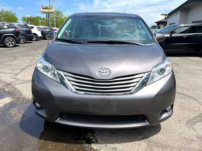 2013 Toyota Sienna, $12900. Photo 3