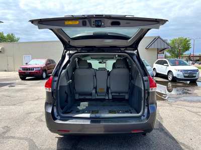 2013 Toyota Sienna, $12900. Photo 7
