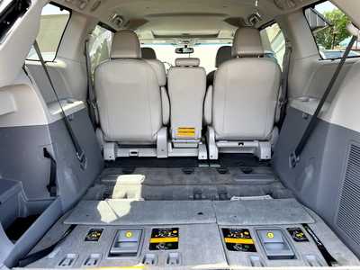 2013 Toyota Sienna, $12900. Photo 8