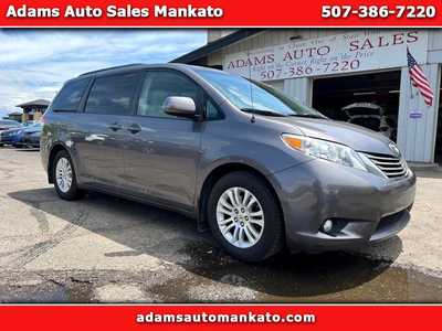 2013 Toyota Sienna, $12900. Photo 1