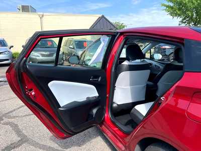 2017 Toyota Prius, $15900. Photo 9