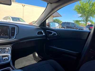 2016 Chrysler 200, $11900. Photo 10