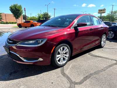 2016 Chrysler 200, $11900. Photo 4