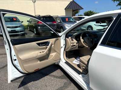 2014 Nissan Altima, $9950. Photo 12
