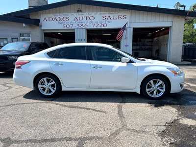 2014 Nissan Altima, $9950. Photo 2
