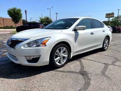 2014 Nissan Altima, $9950. Photo 4