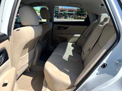 2014 Nissan Altima, $9950. Photo 8