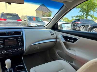 2014 Nissan Altima, $9950. Photo 9