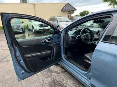 2015 Chrysler 200, $9900. Photo 12