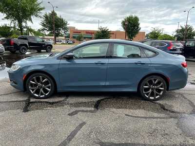 2015 Chrysler 200, $9900. Photo 5