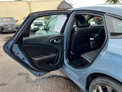 2015 Chrysler 200, $9900. Photo 7