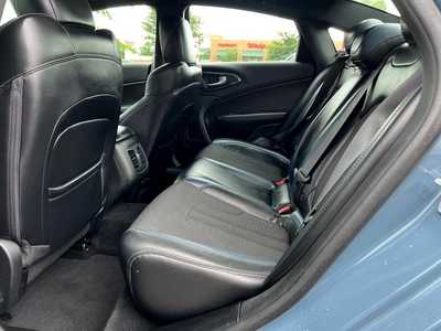 2015 Chrysler 200, $9900. Photo 8
