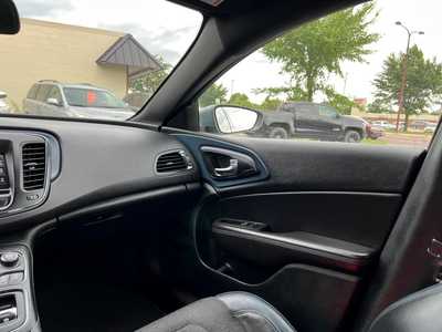 2015 Chrysler 200, $9900. Photo 9