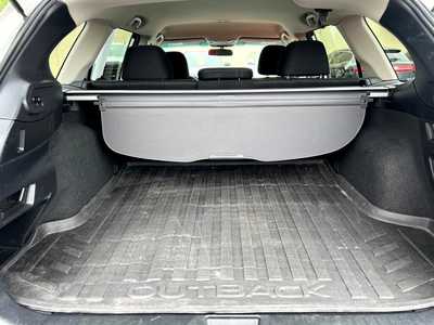 2017 Subaru Outback, $13900. Photo 8