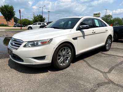 2011 Ford Taurus, $8900. Photo 4
