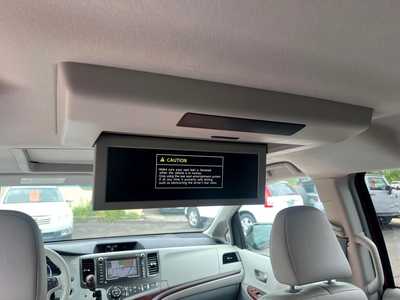 2011 Toyota Sienna, $12500. Photo 10