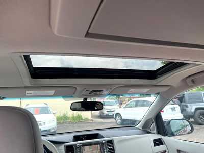 2011 Toyota Sienna, $12500. Photo 11