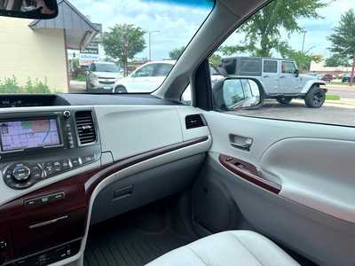 2011 Toyota Sienna, $12500. Photo 12