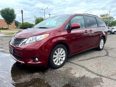 2011 Toyota Sienna, $12500. Photo 3