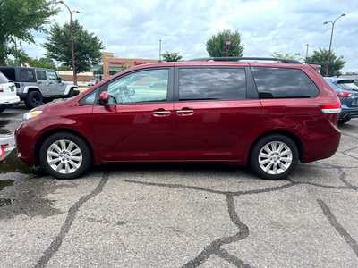 2011 Toyota Sienna, $12500. Photo 4