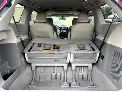 2011 Toyota Sienna, $12500. Photo 7