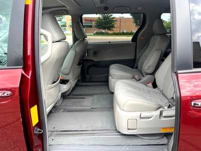 2011 Toyota Sienna, $12500. Photo 8