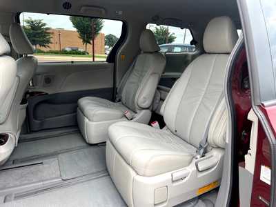 2011 Toyota Sienna, $12500. Photo 9