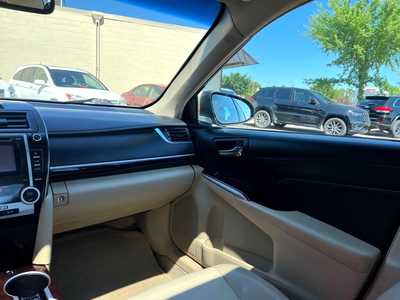 2014 Toyota Camry, $13900. Photo 7