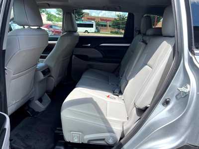 2018 Toyota Highlander, $23900. Photo 10