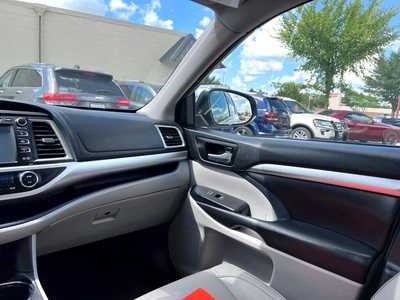 2018 Toyota Highlander, $23900. Photo 12