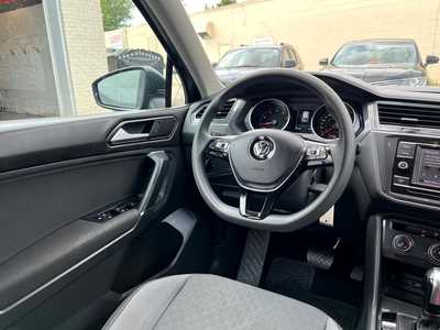 2018 Volkswagen Tiguan, $11900. Photo 12