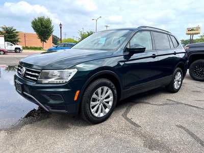 2018 Volkswagen Tiguan, $11900. Photo 4