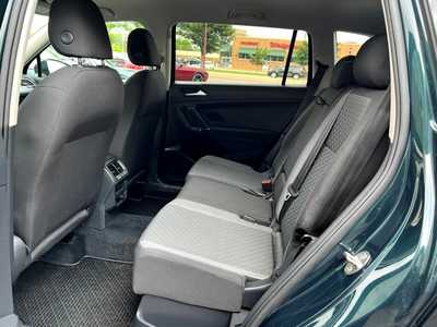 2018 Volkswagen Tiguan, $11900. Photo 9