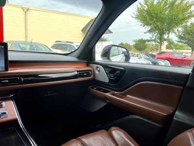 2020 Lincoln Aviator, $29900. Photo 11