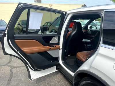 2020 Lincoln Aviator, $29900. Photo 8