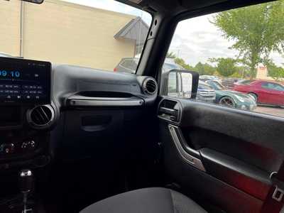 2015 Jeep Wrangler Unlimited, $14500. Photo 11
