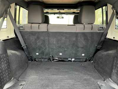 2015 Jeep Wrangler Unlimited, $14500. Photo 8