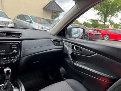 2017 Nissan Rogue, $13900. Photo 11