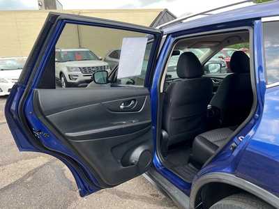 2017 Nissan Rogue, $13900. Photo 9