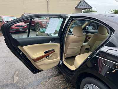 2011 Honda Accord, $10900. Photo 7