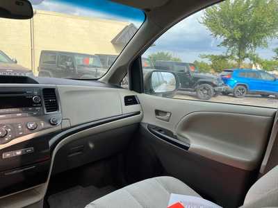 2011 Toyota Sienna, $8900. Photo 12
