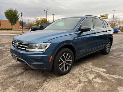 2019 Volkswagen Tiguan, $12900. Photo 4