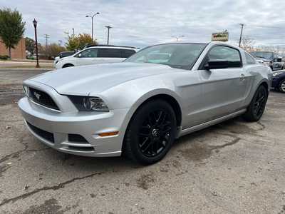 2014 Ford Mustang, $11900. Photo 4