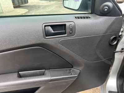 2014 Ford Mustang, $11900. Photo 8