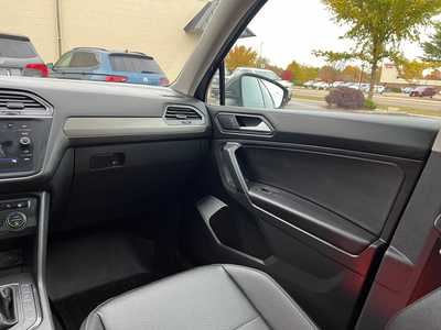 2019 Volkswagen Tiguan, $13900. Photo 11