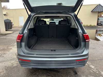 2019 Volkswagen Tiguan, $13900. Photo 7
