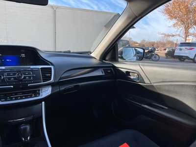 2015 Honda Accord, $10700. Photo 10