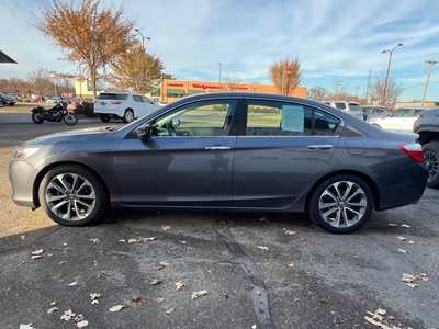 2015 Honda Accord, $10700. Photo 5