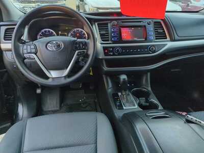2017 Toyota Highlander, $16700. Photo 12