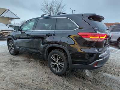 2017 Toyota Highlander, $16700. Photo 3